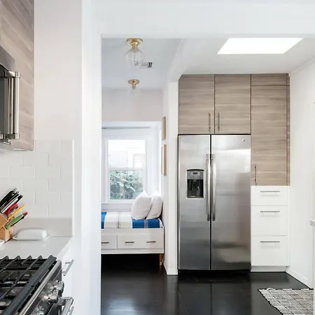 The Exquisite Venice Beach Bungalow With Garden